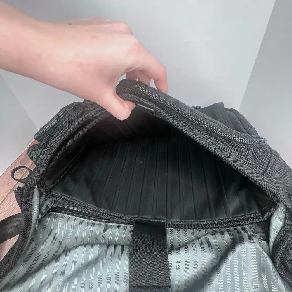 Tumi Messenger Computer Work Bag‎ Expandable